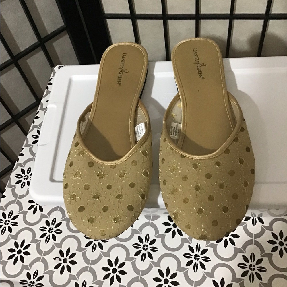 NWOT DANIEL GREEN METALLIC GOLD THREAD DOTS ON FABRIC UPPER SCRUFF SLIPPERS 9M
